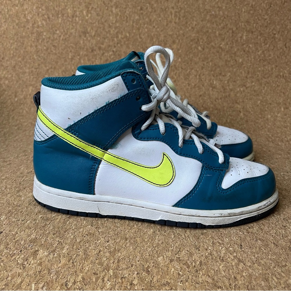 Nike Kids Teal and White Sneakers with Yellow Swoosh
